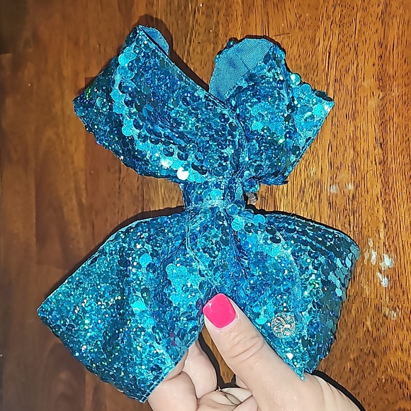 Like New girls JoJo Siwa blue/teal sequined large bow. BEAUTIFUL - Picture 3 of 4